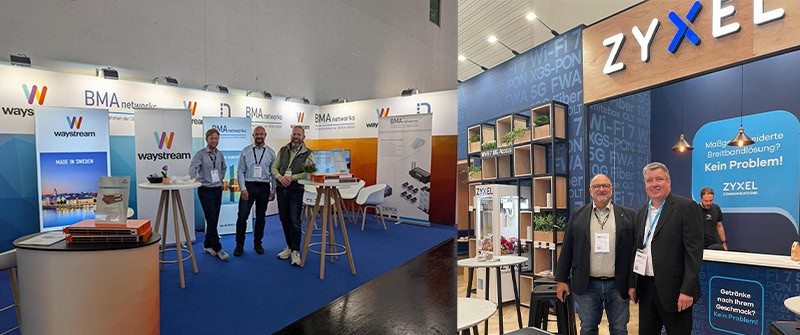 Messestand mit blauem Teppich und weißen Wänden, links Präsentation der Marke Waystream und BMA networks mit drei Männern vor Infotafeln und Stehtischen, rechts Stand von Zyxel mit zwei Männern vor Regalen und Werbebannern, die Lösungen für Breitband und Netzwerktechnik zeigen.