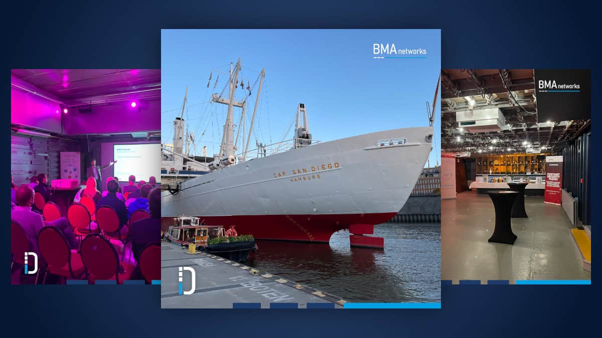 Segelschiff Cap San Diego mit weißem Rumpf und rotem Unterwasseranstrich im Hafen von Hamburg, blauer Himmel, Logo BMA networks oben rechts sichtbar.