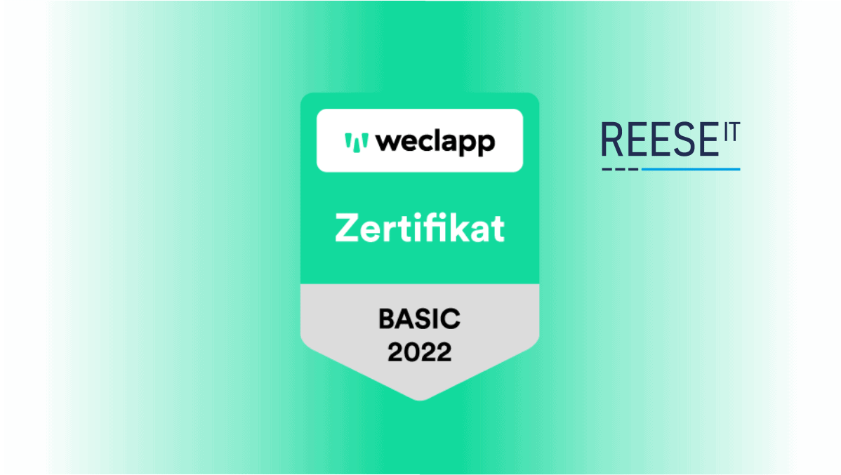 Weclapp Zertifikat Basic 2022 in grün-weiß, daneben Schriftzug REESE IT auf grünem Verlaufshintergrund, Hinweis auf Partnerschaft im Bereich IT-Beratung und Digitalisierung.