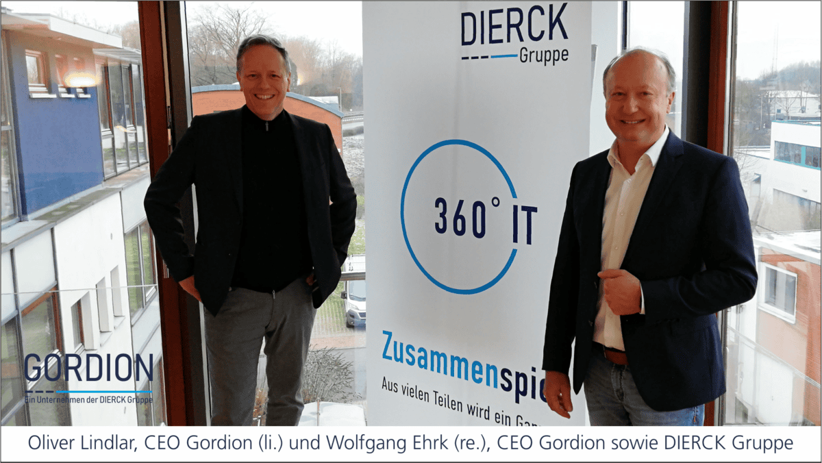Zwei Männer in Business-Kleidung stehen in einem modernen Bürogebäude vor einem Banner mit dem Logo der dierckgroup und dem Schriftzug „360° IT Zusammenspiel“. Links steht Oliver Lindlar, CEO Gordion, rechts Wolfgang Ehrk, CEO Gordion. Im Hintergrund sind Fenster mit Blick auf weitere Gebäude und Bäume zu sehen. Das Banner verweist auf IT-Lösungen der dierckgroup.