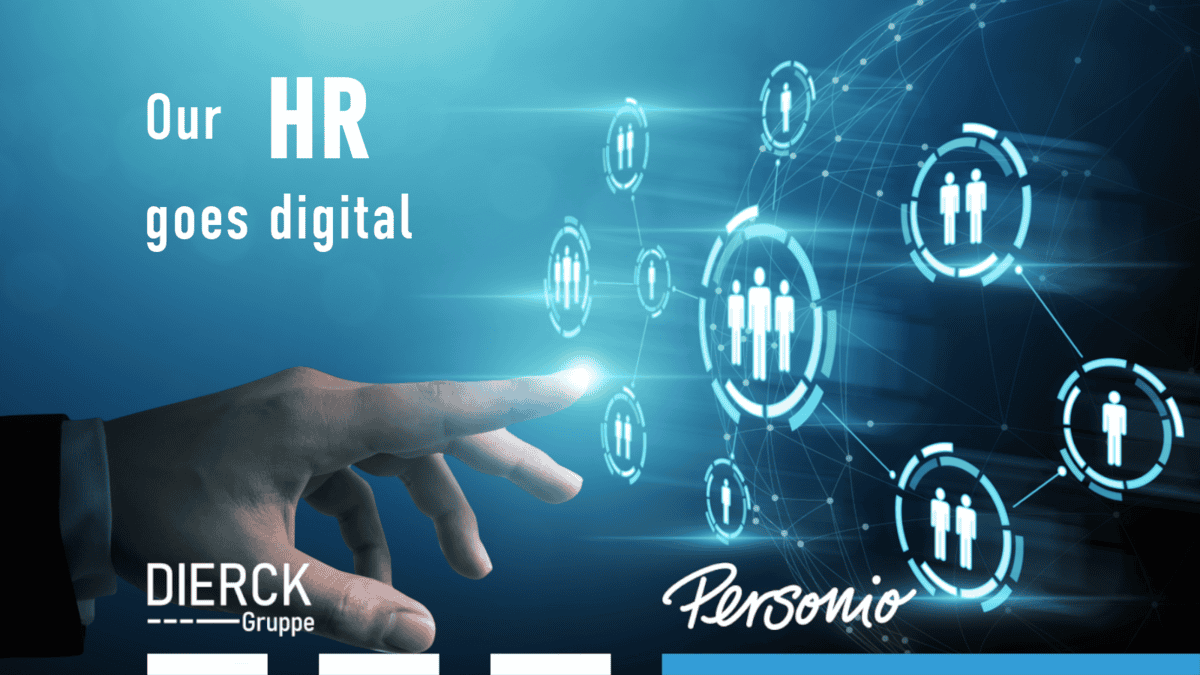 Hand zeigt auf leuchtende, vernetzte Symbole mit stilisierten Personenfiguren vor blauem Hintergrund, daneben der Text „Our HR goes digital“, darunter Logos der dierckgroup und Personio, symbolisiert digitale HR-Lösungen und Vernetzung.