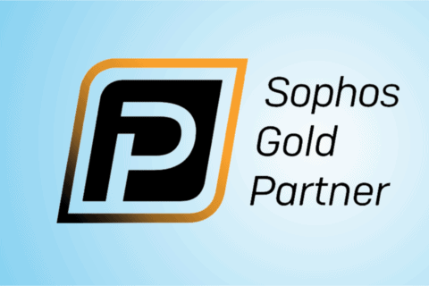 Logo mit stilisiertem Buchstaben P in Schwarz und Orange, daneben der Text „Sophos Gold Partner“ auf hellblauem Hintergrund, Hinweis auf Partnerschaft im Bereich IT-Security.
